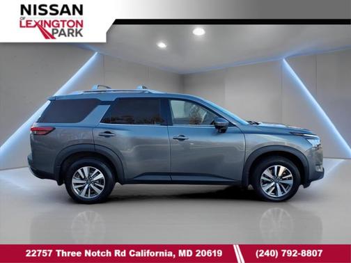 2023 Nissan Pathfinder SL 4WD