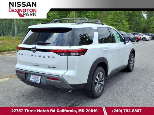 Everest White Pearl Tricoat 2026 Nissan Pathfinder SL
