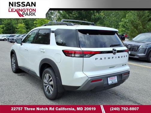 Everest White Pearl Tricoat 2026 Nissan Pathfinder SL