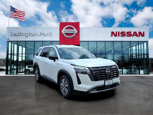 Everest White Pearl Tricoat 2026 Nissan Pathfinder SL