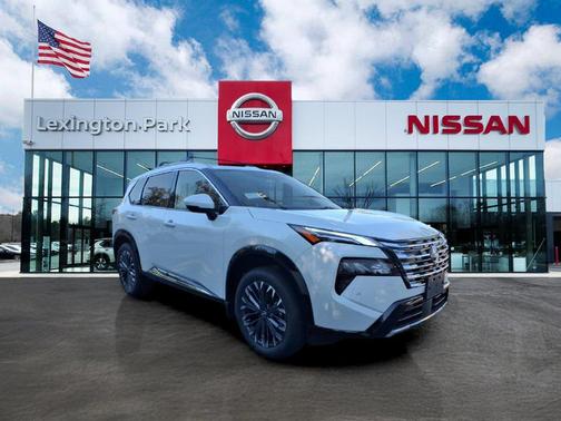 Everest White Pearl Tricoat 2026 Nissan Rogue Platinum