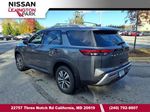 2025 Nissan Pathfinder SL 4WD
