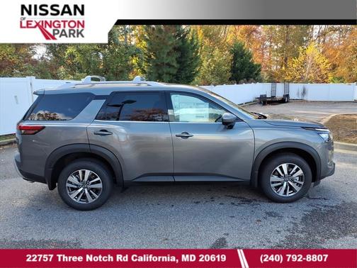 2025 Nissan Pathfinder SL 4WD