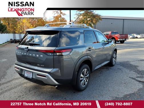 2025 Nissan Pathfinder SL 4WD