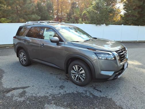 2025 Nissan Pathfinder SL 4WD