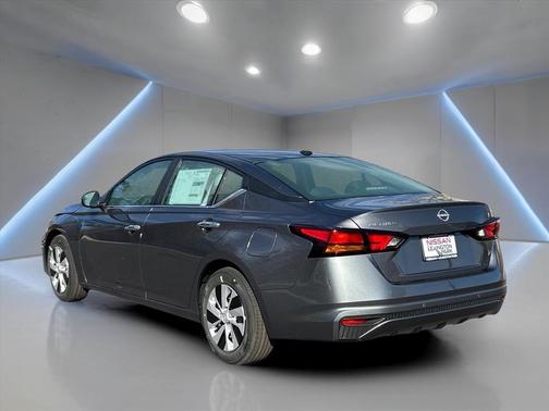 2025 Nissan Altima S FWD