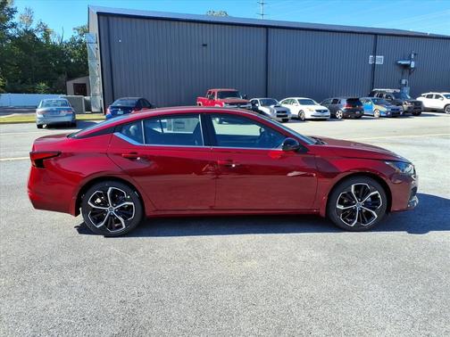 2025 Nissan Altima SR FWD