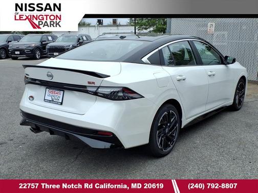 Aspen White Tricoat/Super Black 2026 Nissan Sentra SR