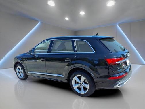 2024 Audi Q7 45 Premium Plus