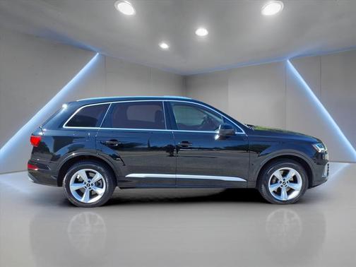 2024 Audi Q7 45 Premium Plus