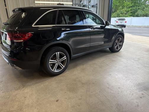 Black 2024 Mercedes-Benz GLC 300 Base