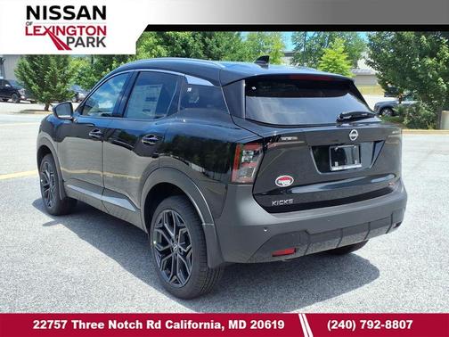 Super Black 2026 Nissan Kicks SR