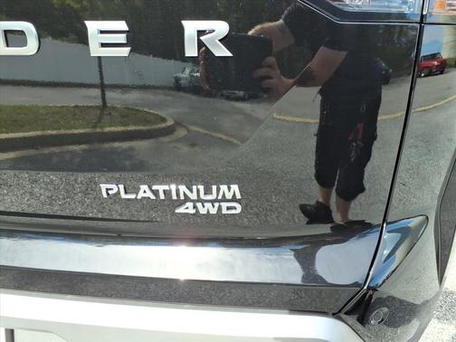 2025 Nissan Pathfinder Platinum 4WD