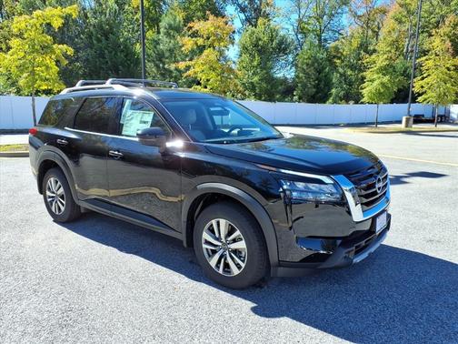 2025 Nissan Pathfinder SL 4WD