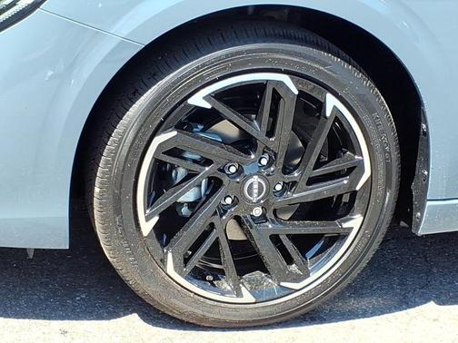 Atlantic Gray Metallic/Super Black 2026 Nissan Sentra SR