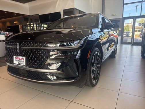 INFINITE BLACK MET CC 2024 Lincoln Nautilus Black Label