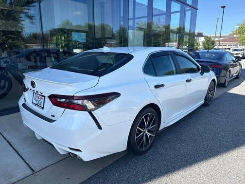 Ice Cap 2023 Toyota Camry SE