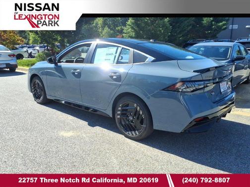 Atlantic Gray Metallic/Super Black 2026 Nissan Sentra SR