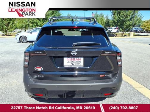 Super Black 2026 Nissan Kicks SR
