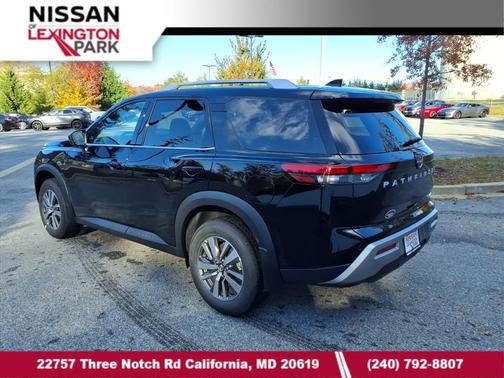 2025 Nissan Pathfinder SL 4WD