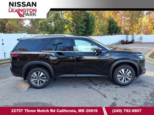 2025 Nissan Pathfinder SL 4WD