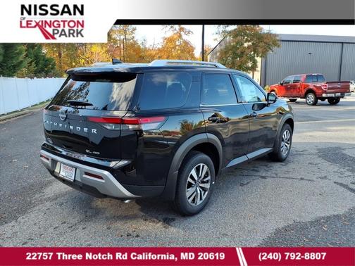 2025 Nissan Pathfinder SL 4WD