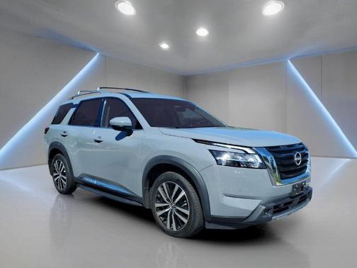 Boulder Gray Pearl 2023 Nissan Pathfinder Platinum 4WD