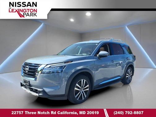 Boulder Gray Pearl 2023 Nissan Pathfinder Platinum 4WD