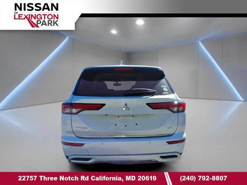 White Diamond 2022 Mitsubishi Outlander SE