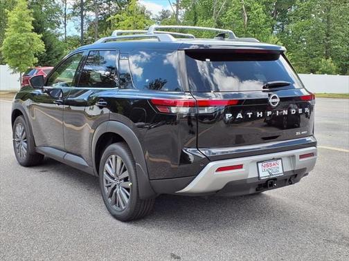 2025 Nissan Pathfinder SL 4WD