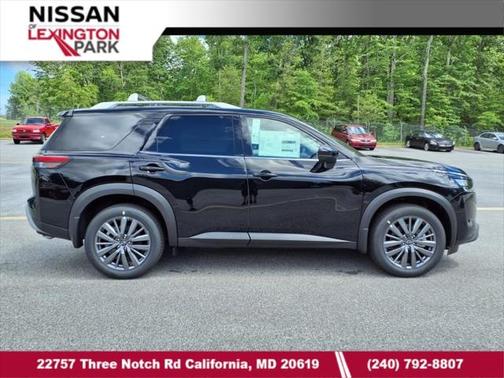 2025 Nissan Pathfinder SL 4WD