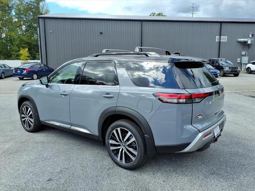 2025 Nissan Pathfinder Platinum 4WD