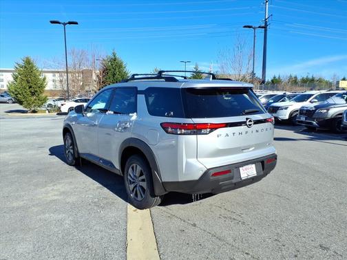 2025 Nissan Pathfinder SV 4WD