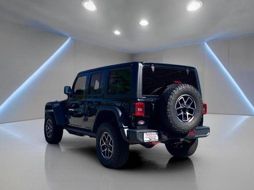 Black Clearcoat 2026 Jeep Wrangler Rubicon