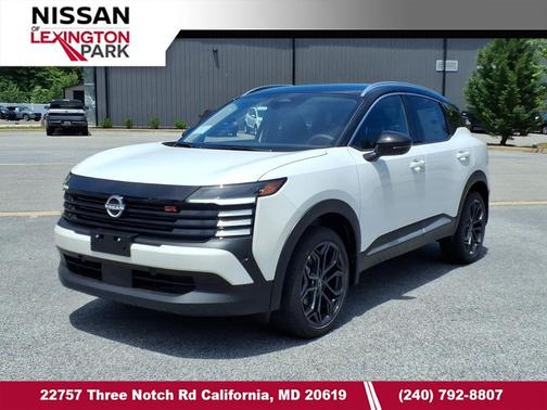Aspen White Tricoat/Super Black 2026 Nissan Kicks SR