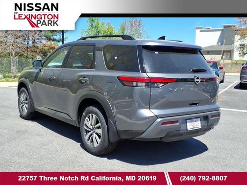 2026 Nissan Pathfinder SL