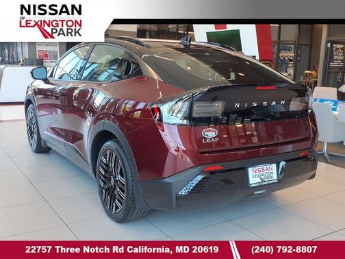 Coulis Red Metallic/Black 2026 Nissan Leaf PLATINUM+