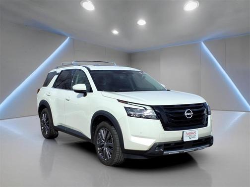 2023 Nissan Pathfinder SL 4WD