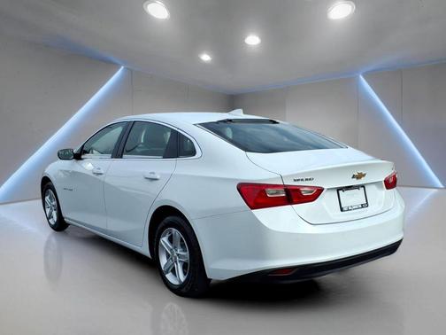Summit White 2024 Chevrolet Malibu FWD 1LT