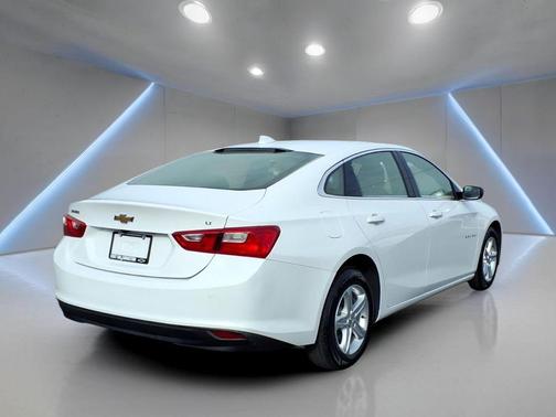 Summit White 2024 Chevrolet Malibu FWD 1LT