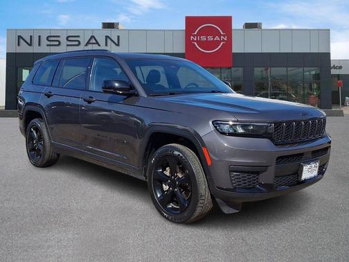 Baltic Gray Metallic Clearcoat 2023 Jeep Grand Cherokee L Altitude