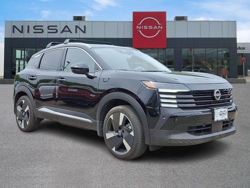 Super Black 2025 Nissan Kicks SR