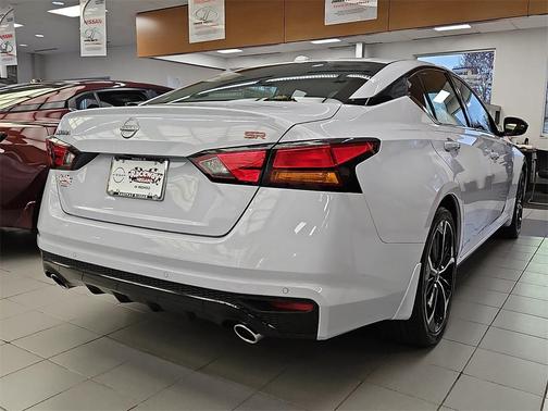 2025 Nissan Altima SR FWD