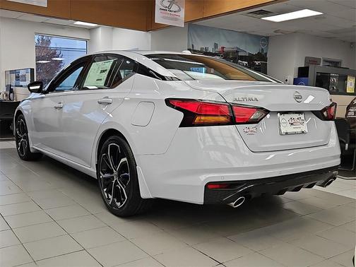 2025 Nissan Altima SR FWD