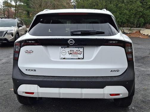 2026 Nissan Kicks SV