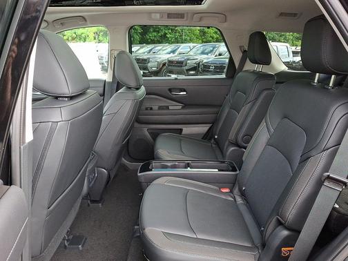 Super Black 2026 Nissan Pathfinder SL