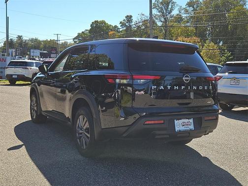 2024 Nissan Pathfinder S 4WD