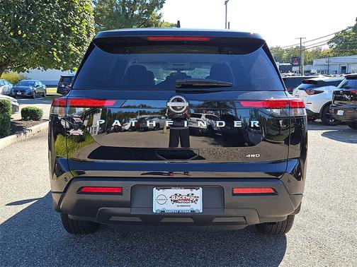2024 Nissan Pathfinder S 4WD