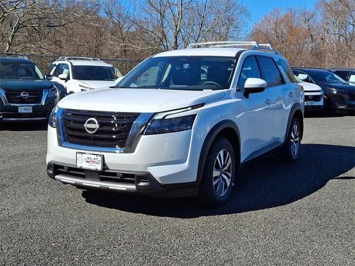 2025 Nissan Pathfinder SL 4WD