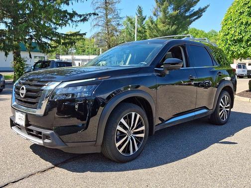 Super Black 2025 Nissan Pathfinder Platinum 4WD
